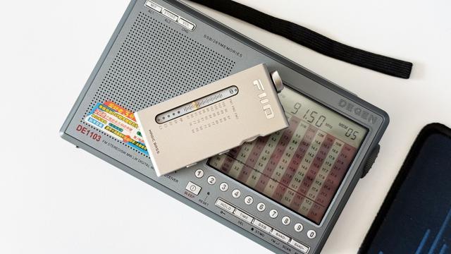 复古收音机VS数显黑科技：指尖调频的浪漫与现代便捷谁更香？