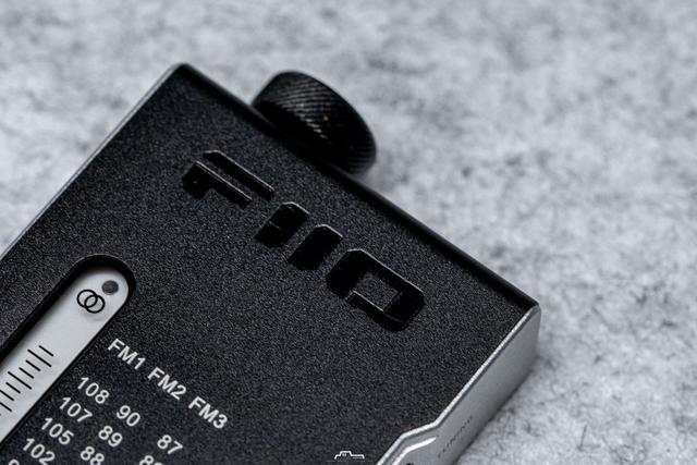 复古收音机重生！飞傲RR11解锁耳放解码双模HiFi新玩法